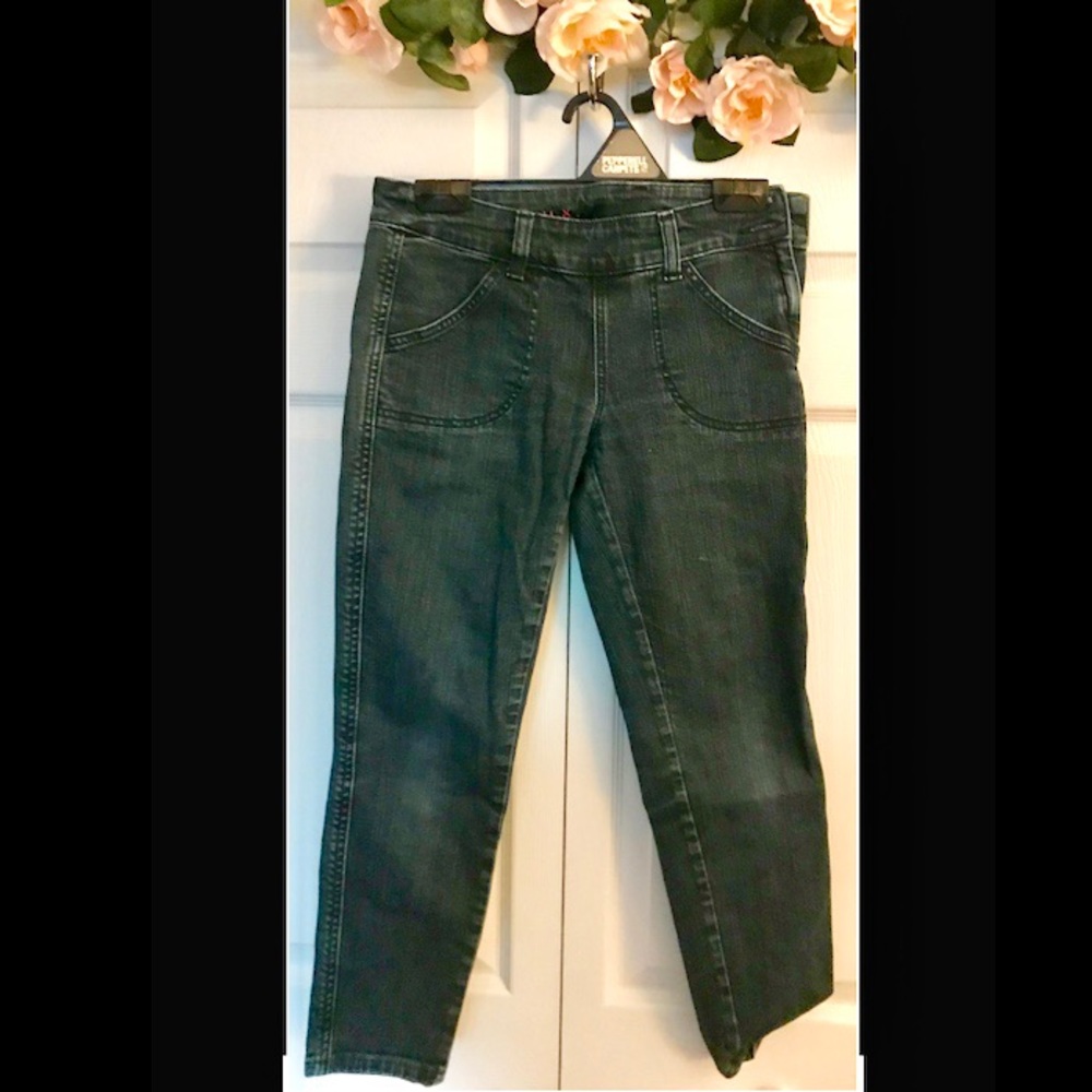 Size 28 BDG Ankle length jeans.